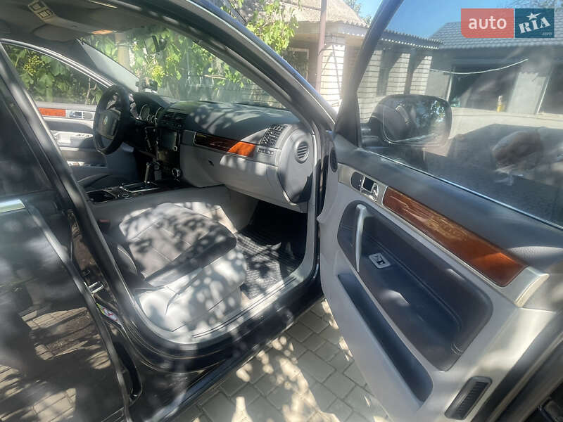 Внедорожник / Кроссовер Volkswagen Touareg 2006 в Николаеве