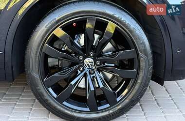 Позашляховик / Кросовер Volkswagen Touareg 2021 в 