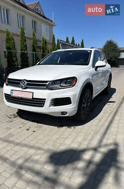 Внедорожник / Кроссовер Volkswagen Touareg 2014 в Ровно