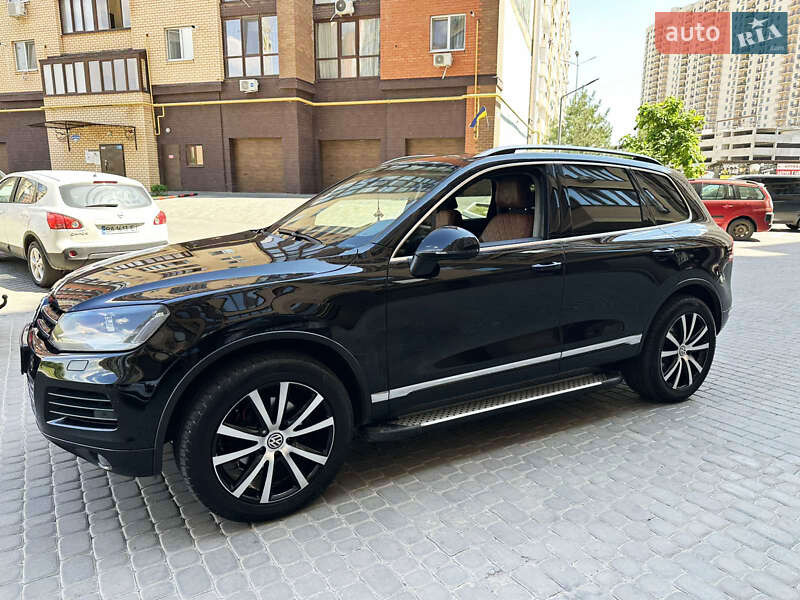 Внедорожник / Кроссовер Volkswagen Touareg 2012 в Одессе