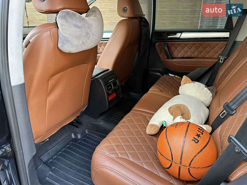 Внедорожник / Кроссовер Volkswagen Touareg 2012 в Одессе