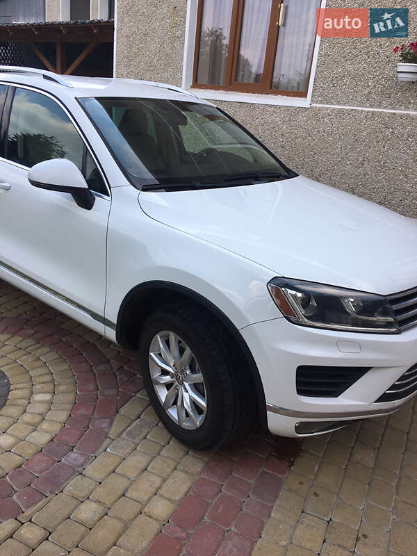 Внедорожник / Кроссовер Volkswagen Touareg 2015 в Косове