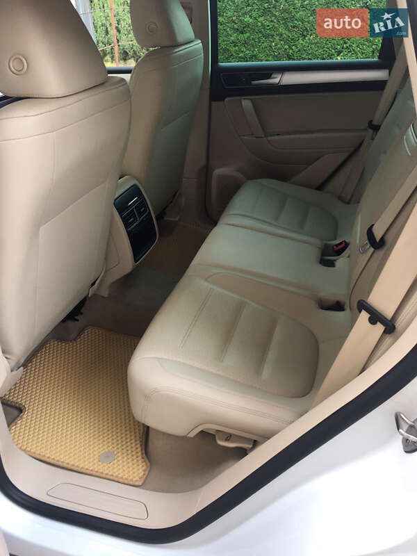 Внедорожник / Кроссовер Volkswagen Touareg 2015 в Косове