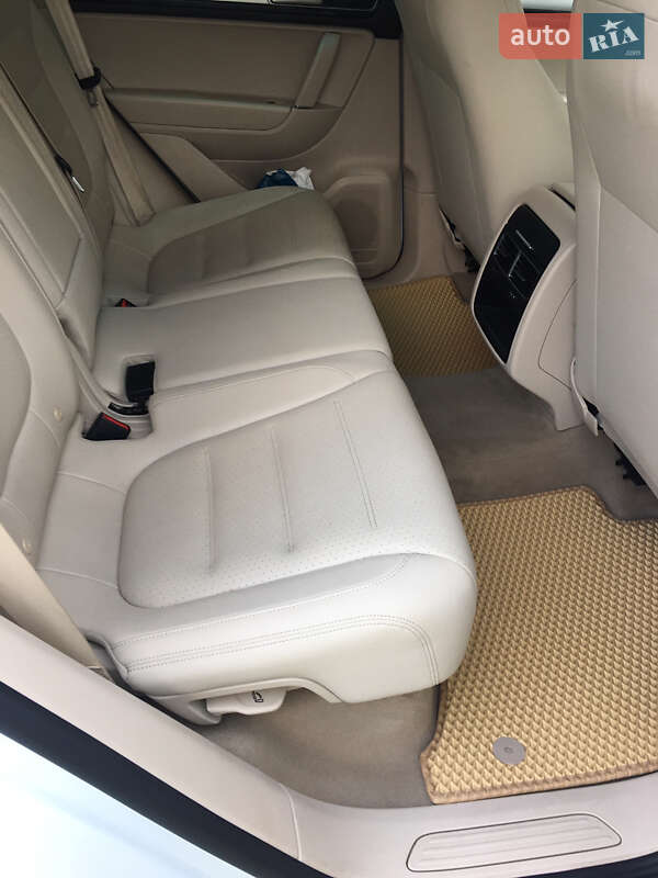 Внедорожник / Кроссовер Volkswagen Touareg 2015 в Косове