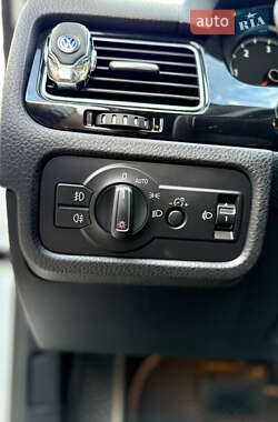 Позашляховик / Кросовер Volkswagen Touareg 2013 в 