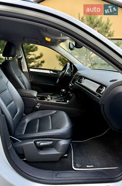 Позашляховик / Кросовер Volkswagen Touareg 2013 в 