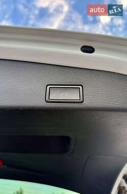 Позашляховик / Кросовер Volkswagen Touareg 2013 в 