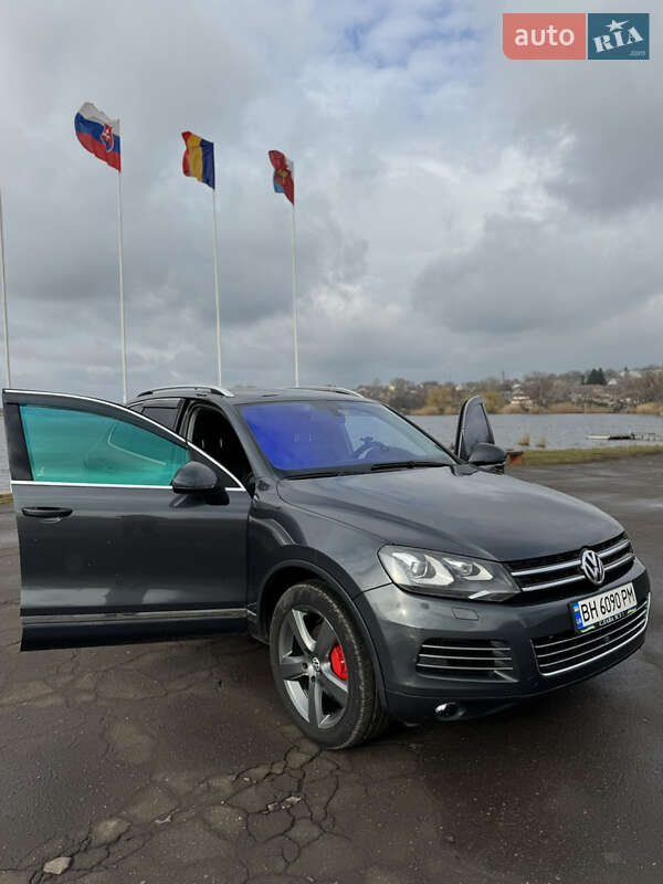 Позашляховик / Кросовер Volkswagen Touareg 2013 в Балті