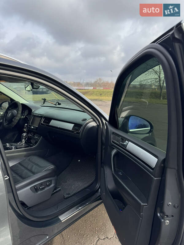 Позашляховик / Кросовер Volkswagen Touareg 2013 в Балті