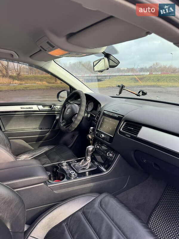 Позашляховик / Кросовер Volkswagen Touareg 2013 в Балті