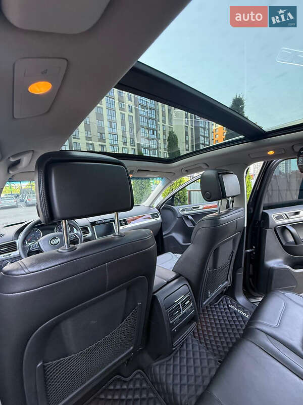 Позашляховик / Кросовер Volkswagen Touareg 2011 в Івано-Франківську