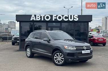Внедорожник / Кроссовер Volkswagen Touareg 2013 в Киеве