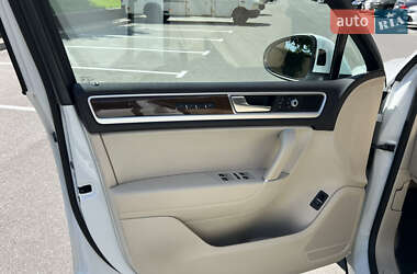 Внедорожник / Кроссовер Volkswagen Touareg 2015 в 