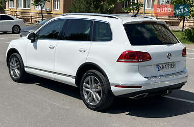 Внедорожник / Кроссовер Volkswagen Touareg 2015 в 