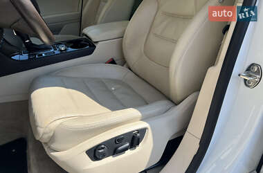 Внедорожник / Кроссовер Volkswagen Touareg 2015 в 