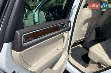 Внедорожник / Кроссовер Volkswagen Touareg 2015 в 