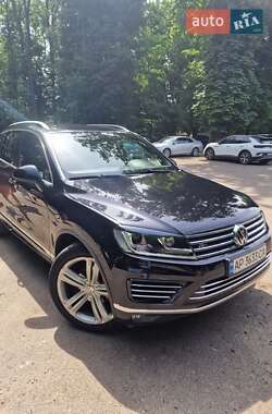 Внедорожник / Кроссовер Volkswagen Touareg 2015 в Львове