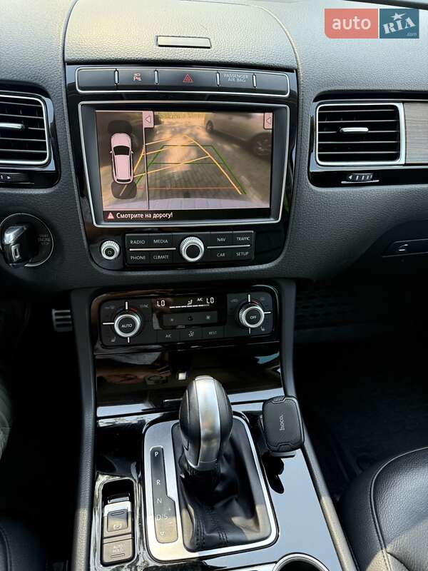 Внедорожник / Кроссовер Volkswagen Touareg 2015 в Львове