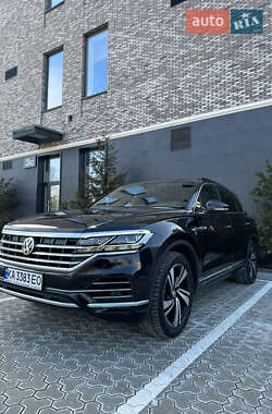 Позашляховик / Кросовер Volkswagen Touareg 2018 в Києві
