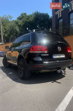 Позашляховик / Кросовер Volkswagen Touareg 2004 в 
