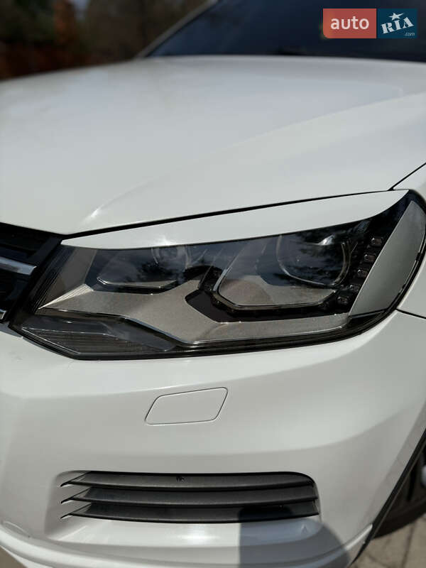 Внедорожник / Кроссовер Volkswagen Touareg 2013 в Запорожье