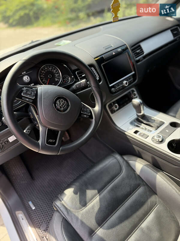 Внедорожник / Кроссовер Volkswagen Touareg 2013 в Запорожье