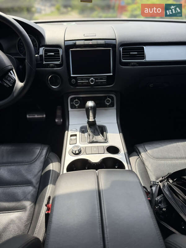 Внедорожник / Кроссовер Volkswagen Touareg 2013 в Запорожье