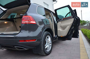 Внедорожник / Кроссовер Volkswagen Touareg 2012 в 