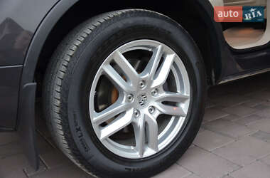 Внедорожник / Кроссовер Volkswagen Touareg 2012 в 