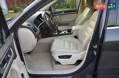 Внедорожник / Кроссовер Volkswagen Touareg 2012 в 