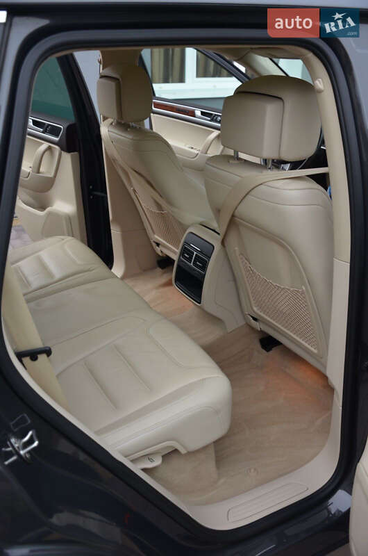 Позашляховик / Кросовер Volkswagen Touareg 2012 в Богородчанах