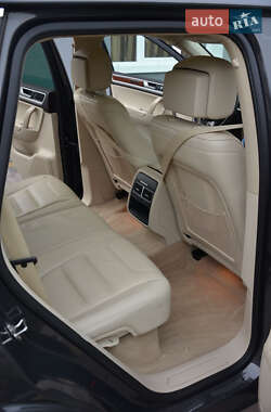 Внедорожник / Кроссовер Volkswagen Touareg 2012 в 