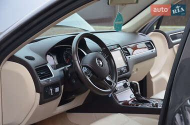 Внедорожник / Кроссовер Volkswagen Touareg 2012 в 