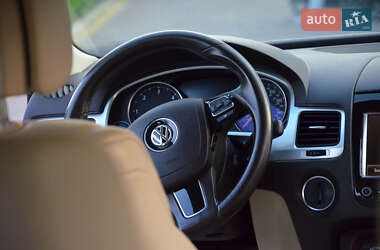 Внедорожник / Кроссовер Volkswagen Touareg 2012 в 