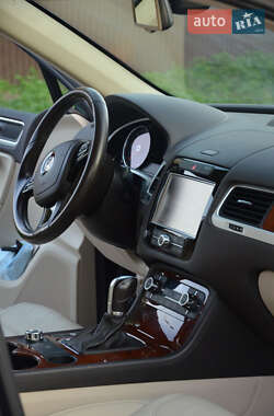 Внедорожник / Кроссовер Volkswagen Touareg 2012 в 