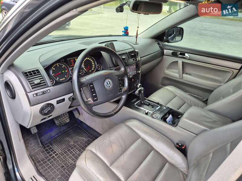 Внедорожник / Кроссовер Volkswagen Touareg 2005 в Каменец-Подольском