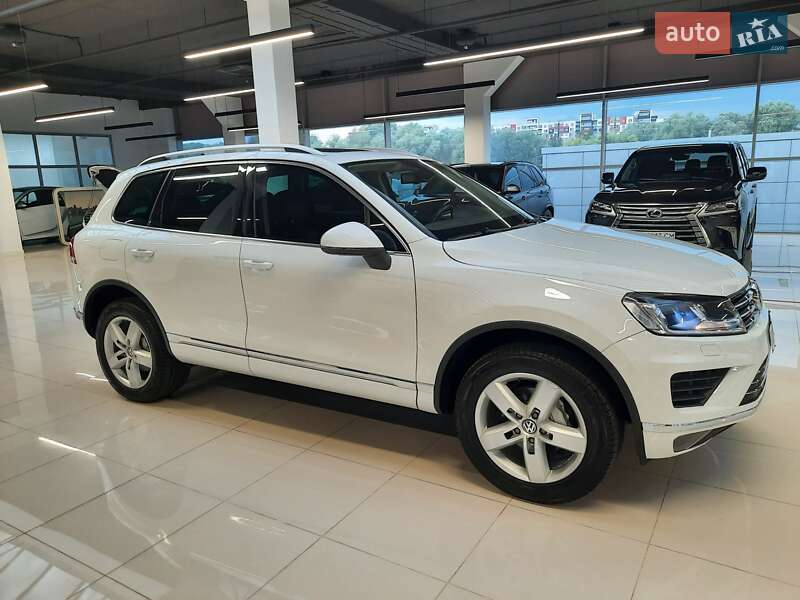 Внедорожник / Кроссовер Volkswagen Touareg 2014 в Хмельницком
