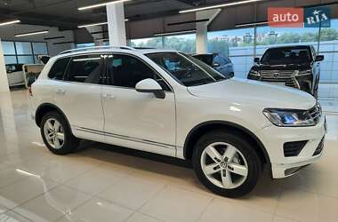 Внедорожник / Кроссовер Volkswagen Touareg 2014 в 