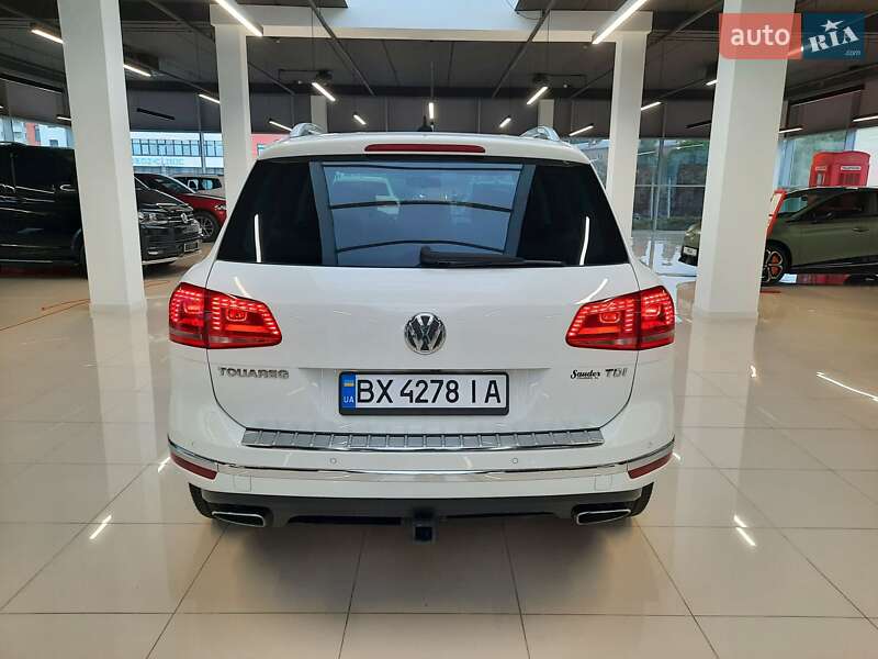 Внедорожник / Кроссовер Volkswagen Touareg 2014 в Хмельницком