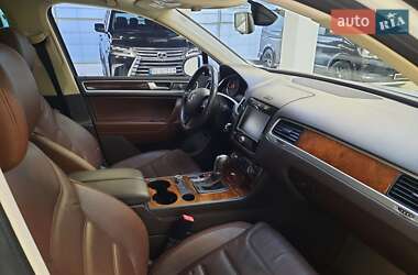 Внедорожник / Кроссовер Volkswagen Touareg 2014 в 