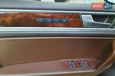 Внедорожник / Кроссовер Volkswagen Touareg 2014 в 