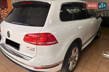 Внедорожник / Кроссовер Volkswagen Touareg 2017 в 