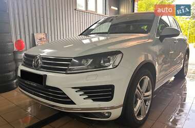 Внедорожник / Кроссовер Volkswagen Touareg 2017 в 