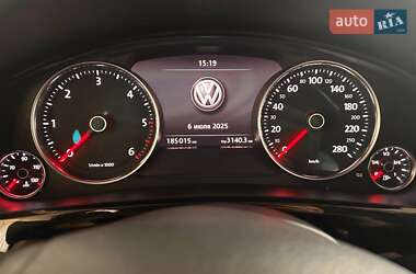 Внедорожник / Кроссовер Volkswagen Touareg 2017 в 