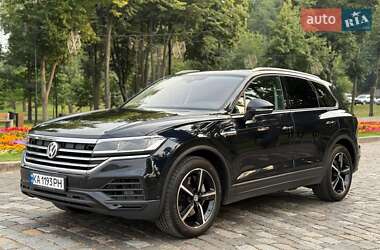 Позашляховик / Кросовер Volkswagen Touareg 2020 в Києві
