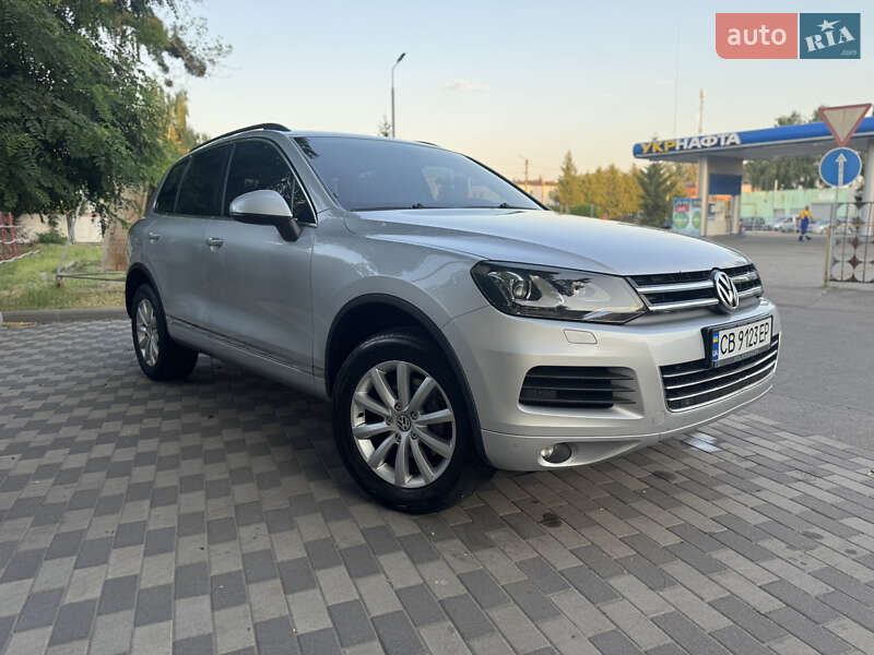 Внедорожник / Кроссовер Volkswagen Touareg 2012 в Киеве