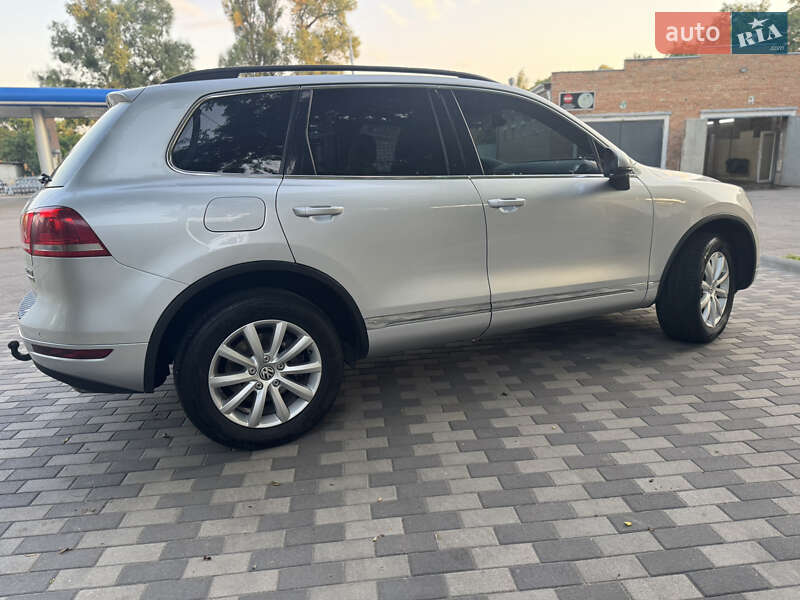 Внедорожник / Кроссовер Volkswagen Touareg 2012 в Киеве