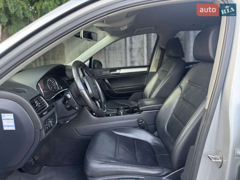 Внедорожник / Кроссовер Volkswagen Touareg 2012 в Киеве