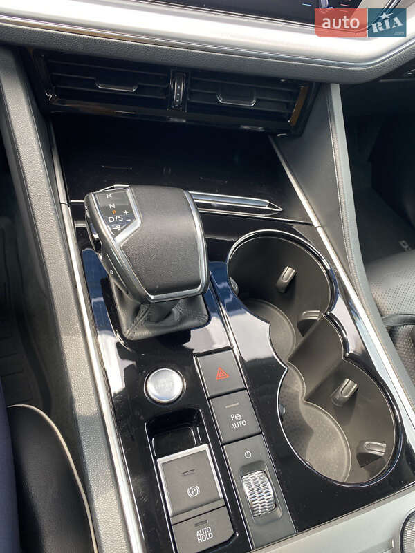 Внедорожник / Кроссовер Volkswagen Touareg 2020 в Киеве