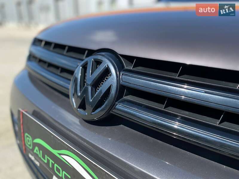 Внедорожник / Кроссовер Volkswagen Touareg 2012 в Киеве
